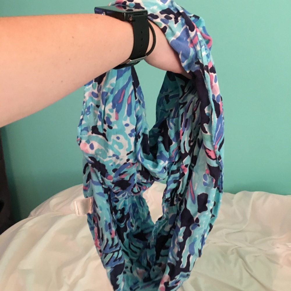 super cute infinity scarf!